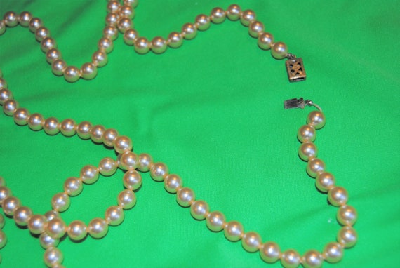 Vintage Long Faux Pearl Necklace with Box Closure - image 5