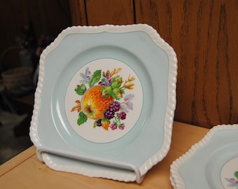 Vintage Johnson Bros Olde English Fruit 7 5/8" Plates with Light Blue Outside Border