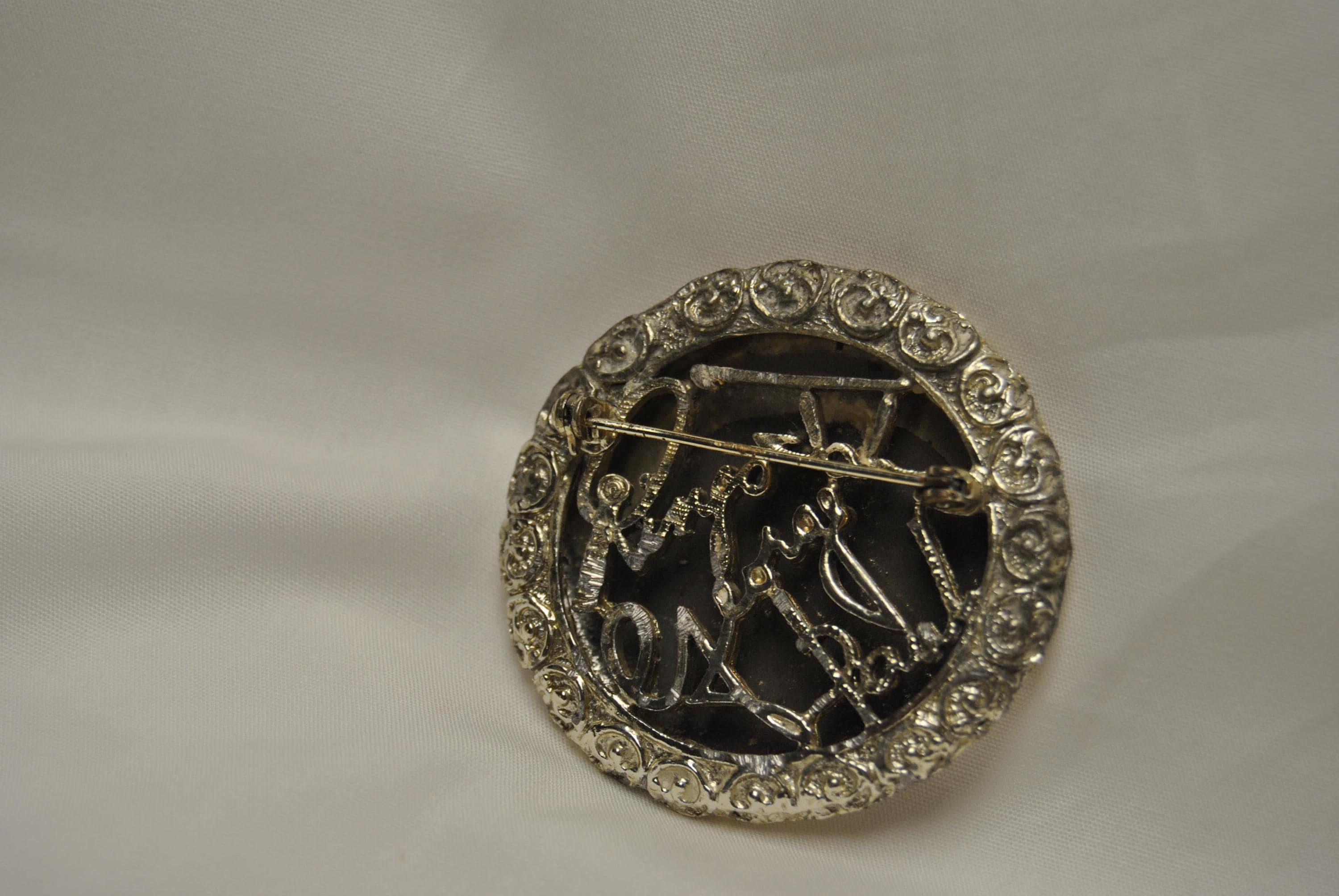 Beatles Brooch 1964 Vintage Abggoodstuff - Etsy