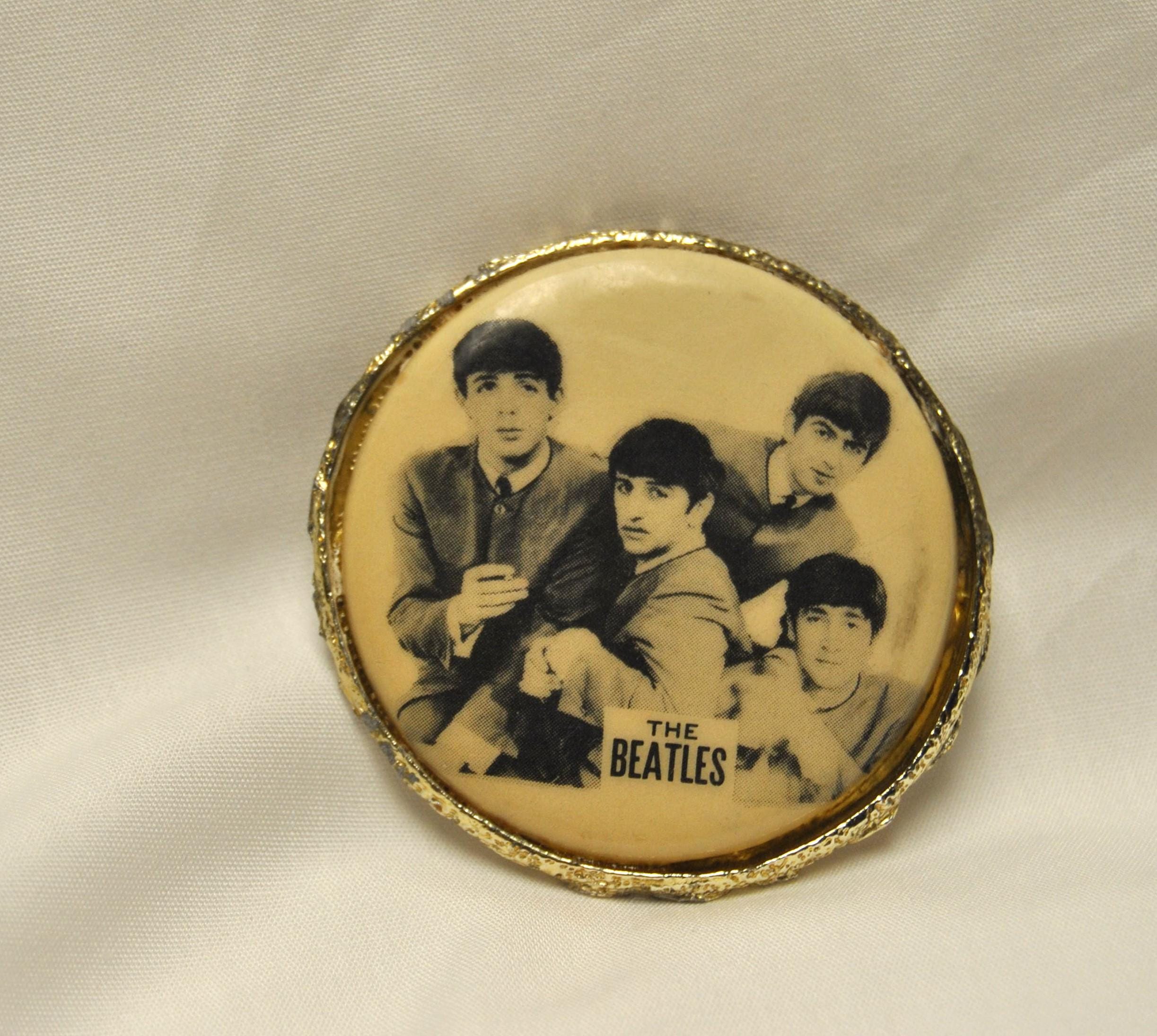 60年代　ヴィンテージ　ビートルズ　ブローチ Beatles Brooch 1964 Vintage Abggoodstuff - Etsy