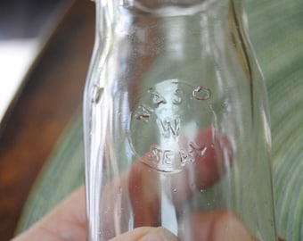 Vintage 1/4 Pint Cream Bottle MASS W SEAL