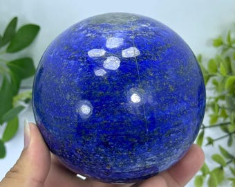Esfera de lápis-lazúli natural, azul-real com reflexos dourados, 95 mm, originária do Afeganistão.
