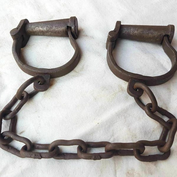 Handcrafted Heavy Chain Hand Cuffs Decor Lock Key Handcuff Vintage Old Antique Iron