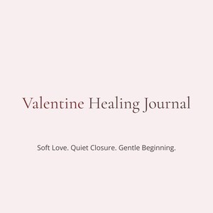Pode incluir: Um di&aacute;rio com o t&iacute;tulo "Valentine Healing Journal" em fonte bord&ocirc;. Abaixo do t&iacute;tulo est&atilde;o as palavras "Soft Love. Quiet Closure. Gentle Beginning." O nome do autor, Ellis North, est&aacute; na parte inferior.