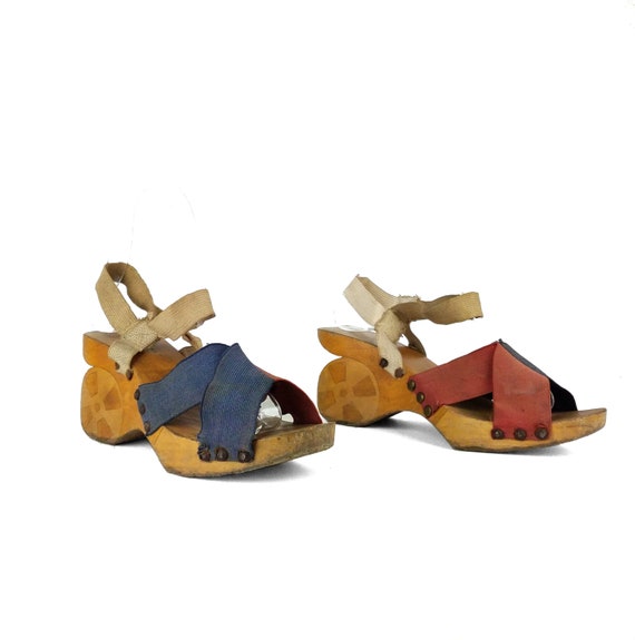 1940s WW2 Tank Wheel Wooden Sandals, Vintage Red W