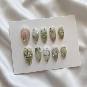 3D Gel Lily of the Valley Tulip Presse sur les ongles | Forme d'amande vert sauge fait main