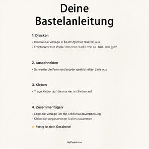 K&ouml;nnte beinhalten: Ein wei&szlig;es Papier mit schwarzem Text, der Bastelanweisungen enth&auml;lt. Der Titel lautet "Deine Bastelanleitung". Die Anweisungen umfassen Drucken, Schneiden, Kleben und Zusammenbauen. Der Text erw&auml;hnt auch das Papiergewicht von 180-200 g/m&sup2;.