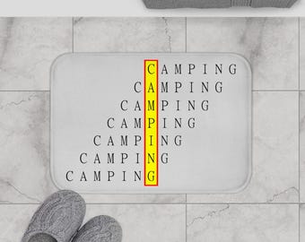 Badmat met tekstpatroon camping | Herhaalde CAMPING-typografie
