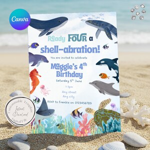 Può includere: Un invito digitale personalizzabile con un tema sottomarino. L'invito recita "Ready FOUR a shell-abration!" e include illustrazioni di balene, delfini e altre creature marine. L'invito è per il 4° compleanno di Maggie.