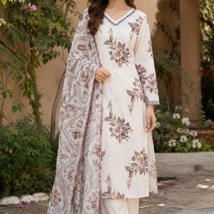 De nieuwste designer kurti met print en handwerk, inclusief palazzo dupatta, voor feestjes en casual gelegenheden, voor vrouwen en meisjes.