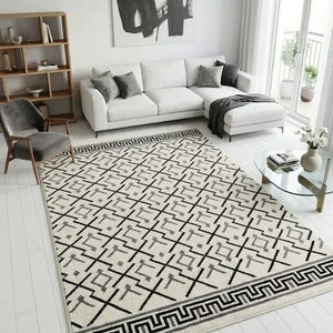Puede incluir: Un letrero de madera rústica con la frase "Welcome to our home" en letras blancas. El letrero presenta un acabado envejecido y un diseño sencillo y acogedor, perfecto para un porche o entrada.