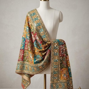 Flerfärgad rosa, blågrön, gul, grön, orange och guldfärgad spegelblank dupatta med lapptäcke och sheesha broderad brudsjal för indiskt bröllop