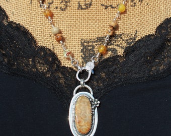 Natuurlijke edelsteenketting met pave-sluiting kralensieraden