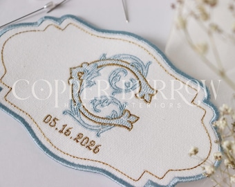 Anpassad broderad brudbukettsjal | Monogram, datum, pärlnålar | Personlig brudbukettsjal