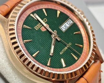 Vintage Seiko 5 Automatic green Dial Men's Watch, Genuine leather (Refurbished)