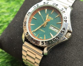 Relógio Seiko 5 Automático Vintage com Dia e Data: Masculino, em funcionamento, fabricado no Japão.