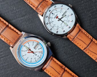Lot of 2 Vintage Seiko 5 Automatic Wrist Watches, working condition