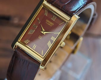 べにころ Vintage Seiko Quartz Japan 2E20 Base Metal St. Steel Back 2E20