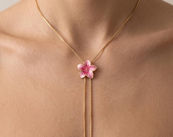 Roze bloemenketting voor dames, vintage emaille bloemenhanger met lange ketting, Valentijns- of verjaardagscadeau voor haar, delicate ketting