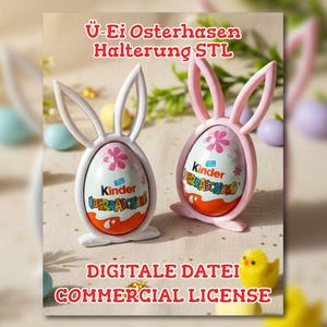 Könnte beinhalten: Zwei Oster-Eierhalter in Form von Hasenohren, einer weiß und einer rosa, die jeweils ein Kinder Überraschungsei halten. Die Eier haben ein Blumendesign und das Kinder-Logo. Der Text auf dem Bild lautet "DIGITALE DATEI COMMERCIAL LICENSE."