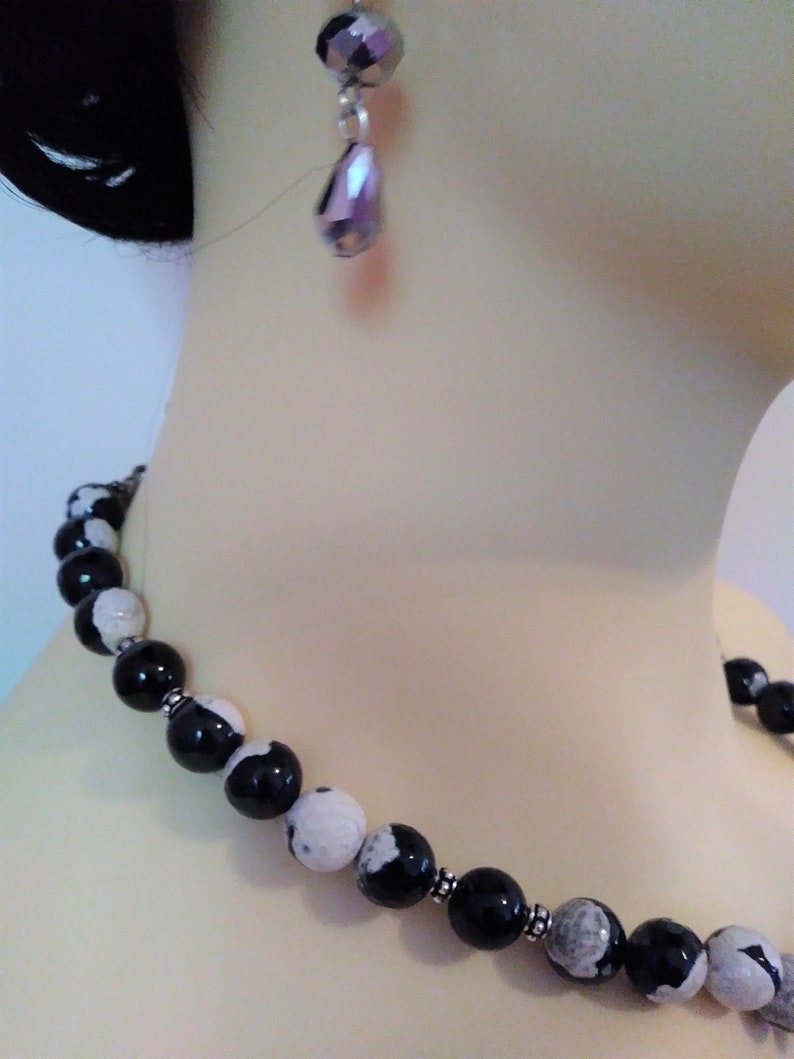 Faceted Black white Agate 12 mm w hand craved Leaf Pendant Necklace