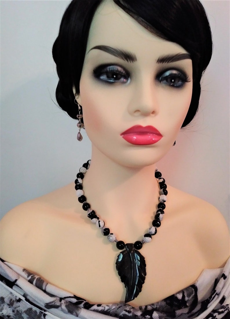 Faceted Black white Agate 12 mm w hand craved Leaf Pendant Necklace
