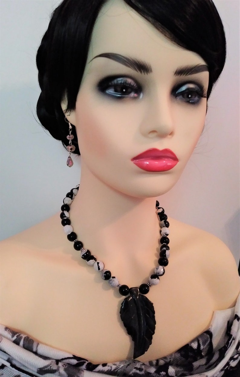 Faceted Black white Agate 12 mm w hand craved Leaf Pendant Necklace