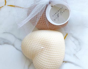 Minimalistische hartvormige kaars van sojawas – esthetische decoratieve kaars, cadeau voor je vriendin, modern design, wit & beige