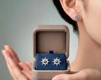 Orecchini a perno in argento con sole celeste e zirconi blu a raggiera con chiusura a vite, gioielli delicati e minimalisti