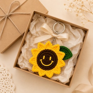 Sunflower Crochet Keychain Pattern PDF, Smiley Flower Keyring, Bag Charm Tutorial, Digital Download