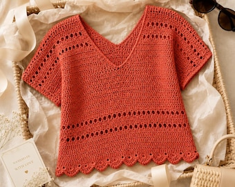 Patrón de top de verano a crochet, suéter de encaje con cuello en V en PDF, top de crochet fácil color rosa empolvado, detalle de flor amigurumi