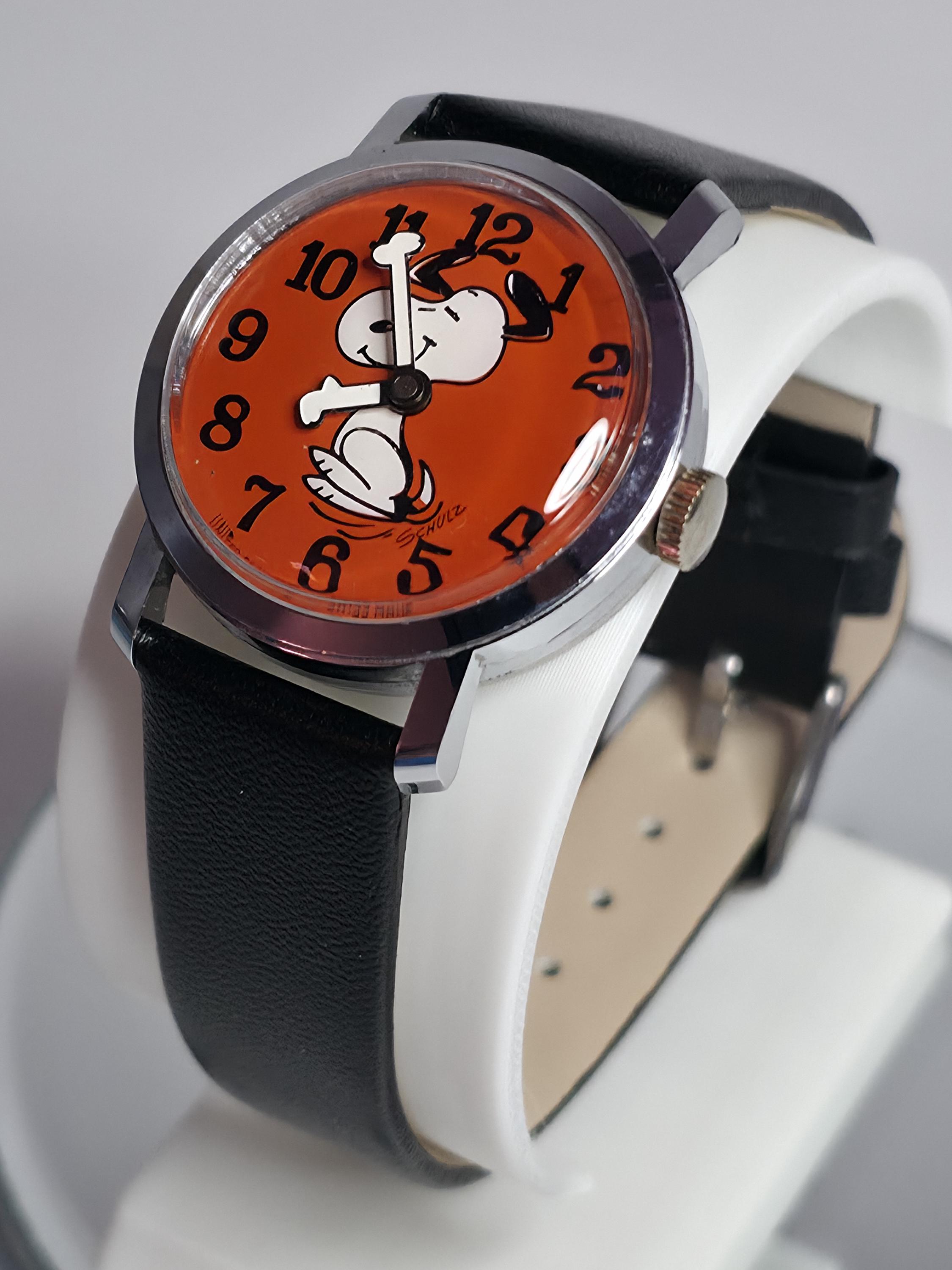 Snoopy by Everhart Woodstock Heart Shaped Watch ? CRATER PEANUTS SNOOPY HUGGING WOODSTOCK VINTAGE QUARTZ  main image 3