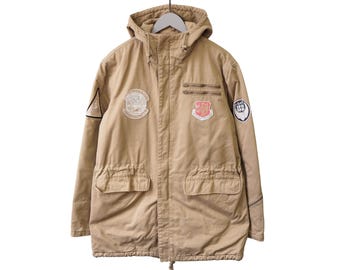 Vintage Alpha Industries parka, maat M, beige, met capuchon, Air Force USA, jaren 2000, sportieve casual stijl.