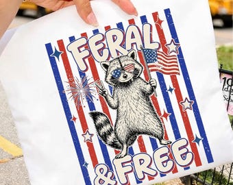 Vild & gratis 4 juli Png, rolig patriotisk tvättbjörn, tvättbjörnsälskare, röd vit blå och vild, fjärde juli-present digital nedladdning