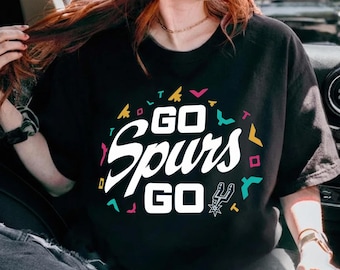 Koszulka z grafiką Retro Fiesta PNG Go Spurs Go Basketball Fan Art Vintage Pride Design Game Day