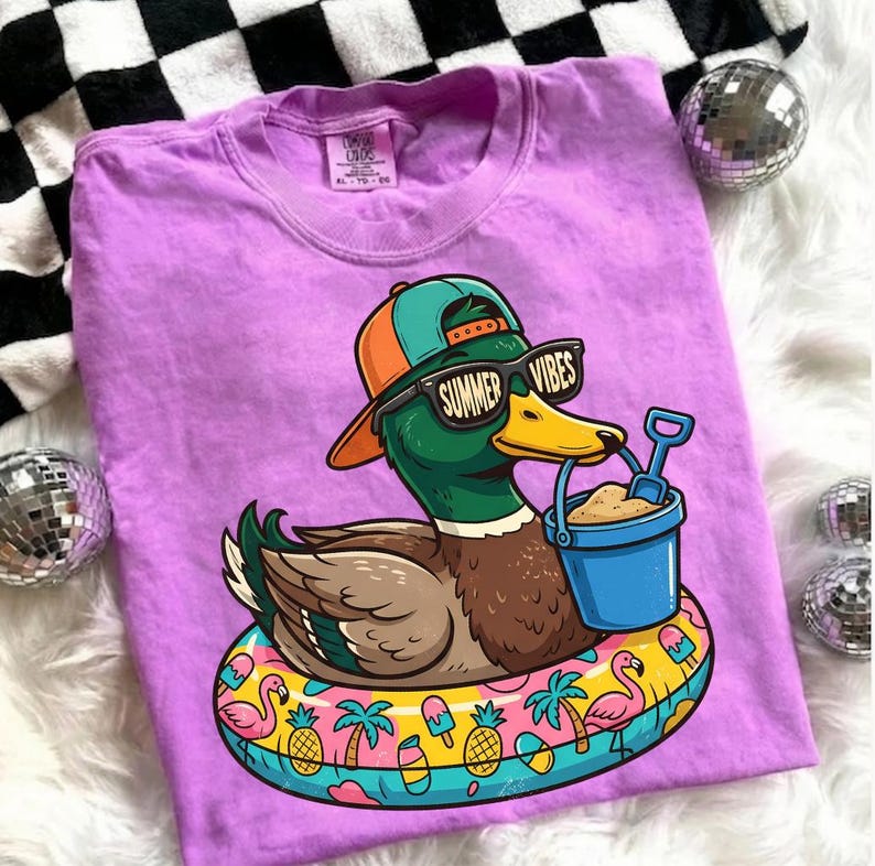 Pato con ambiente veraniego PNG, diseño divertido para camisetas de verano, gráfico para camisetas de verano infantiles, pato veraniego PNG para niños y niñas, camiseta para vacaciones en la playa, vacaciones de verano imagen 2
