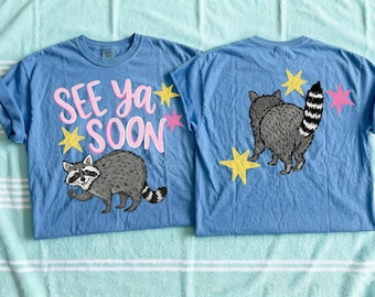 See Ya Soon Racoon PNG, Racoon PNG, Modna koszulka PNG, See Ya Soon PNG, Girly Png, Boutique Png, Urocza koszulka ze zwierzętami, Urocza koszulka ze zwierzętami