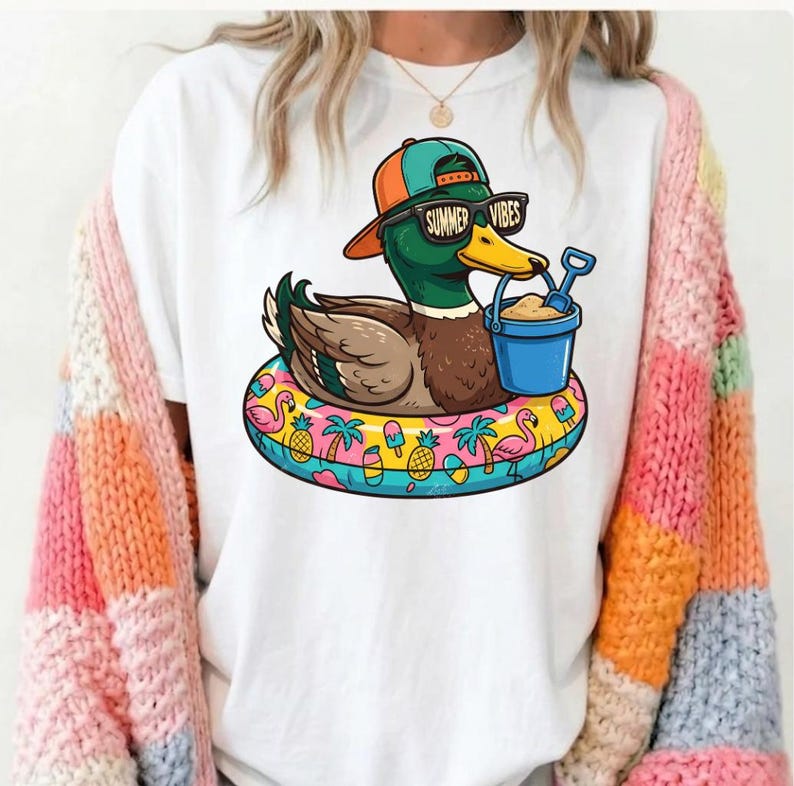 Pato con ambiente veraniego PNG, diseño divertido para camisetas de verano, gráfico para camisetas de verano infantiles, pato veraniego PNG para niños y niñas, camiseta para vacaciones en la playa, vacaciones de verano imagen 3