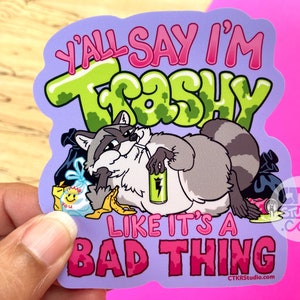 VS117 Trashy Waschbär Vinyl Aufkleber / Y’all Say I’m Trashy Like it’s a Bad Thing / Lustiger Panda im Goblin-Modus