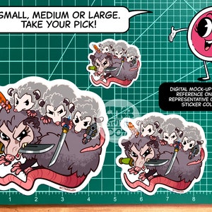 Peut inclure: Trois opossums de dessin anim&eacute; avec des couteaux et un pistolet, avec le texte "SMALL, MEDIUM OR LARGE. TAKE YOUR PICK!" au-dessus d'eux. Les opossums sont de tailles diff&eacute;rentes, le plus grand &eacute;tant au centre et tenant un grand couteau.