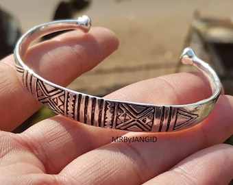 Handgefertigtes Sterling Silber Manschette Armband | Ethnische Gravur im Berber Tuareg-Stil