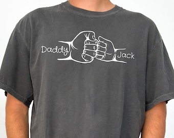 Camiseta Comfort Colors® personalizada con el mensaje "Choque de puños para papá", regalo personalizado para el Día del Padre.
