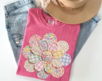 Comfort Colors® Faux Quilted Patchwork Daisy Shirt Floral Graphic Tee Vintage Aesthetic Flower Top Cottagecore Patchwork Shirt Spring Shirt