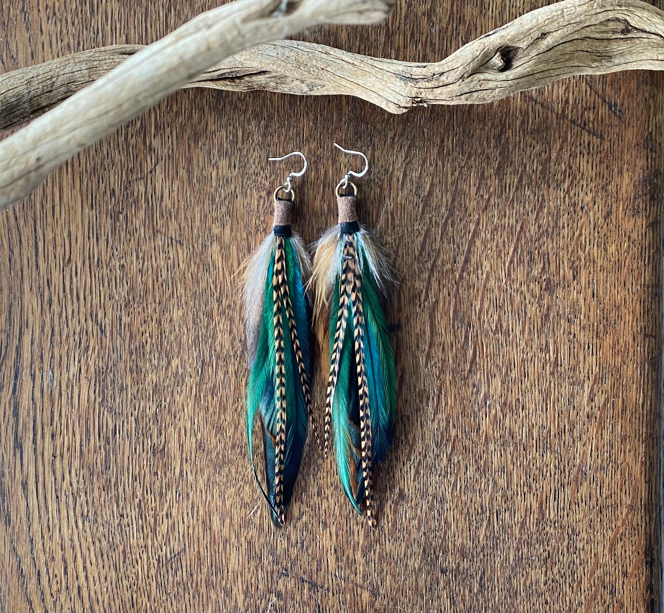 Boucles D'oreilles Pendantes Plumes Feuilles Vertes – Laiton – Fermoir Dormeuse – Fait Main – Neuf Avec étiquettes