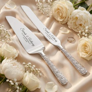 Set di coltelli per torta nuziale personalizzato, paletta per torta dorata incisa, regalo personalizzato per la coppia, regalo di fidanzamento, ricordo per addio al nubilato.