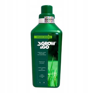 Puede incluir: Una botella de plástico verde de fertilizante líquido "GROW & GO" para césped. La botella tiene una tapa verde y una etiqueta blanca con texto que incluye "ORGANO-MINERAL" y "COMPLEX LIQUID FERTILIZER". La botella contiene 1 litro de concentrado.