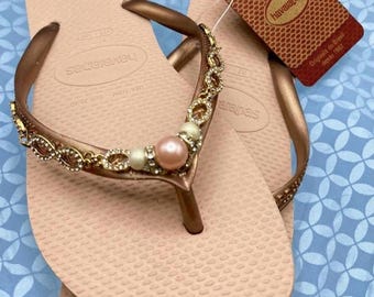 Havaianas Slim Edición Especial – Oro rosa con adornos de perlas y cristales