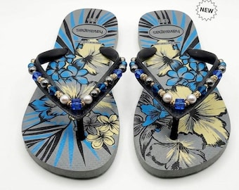 Havaianas Slim Special Edition – Blått blommönster med guld- och kristalldekorationer