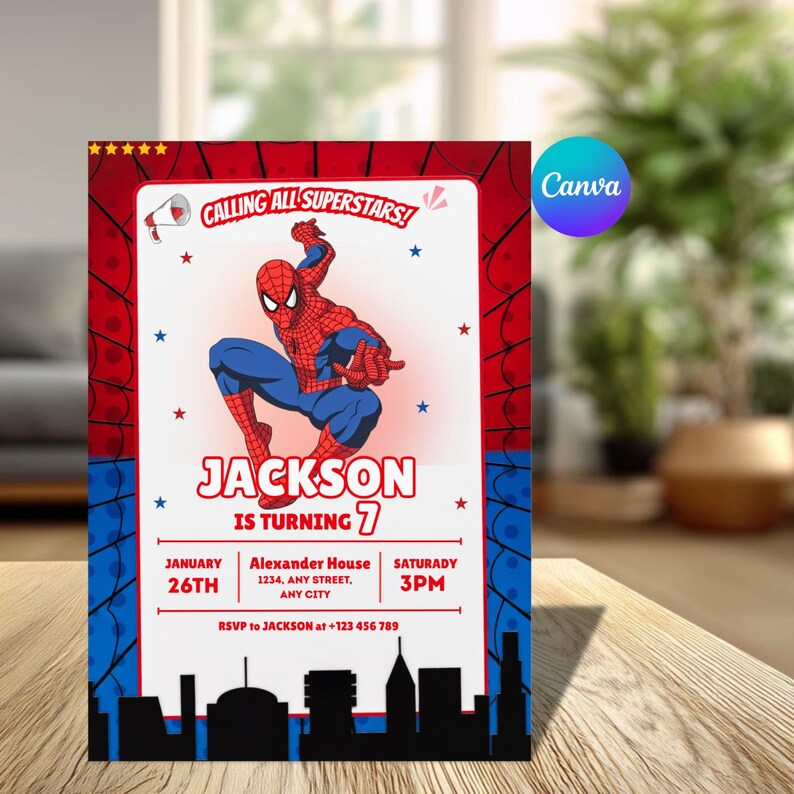 Op de afbeelding: Een kleurrijke uitnodiging met Spider-Man, de tekst "CALLING ALL SUPERSTARS!" en de details voor Jacksons 7e verjaardag. De uitnodiging bevat datum, tijd, locatie en een silhouet van de stad.