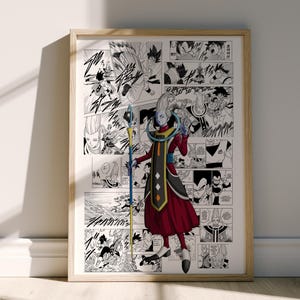 Może przedstawiać: Oprawiony wydruk z ilustracją w stylu mangi. Grafika przedstawia postać w czerwono-czarnym stroju z laską, na tle czarno-białych paneli komiksowych. Rama wykonana jest z jasnego drewna.